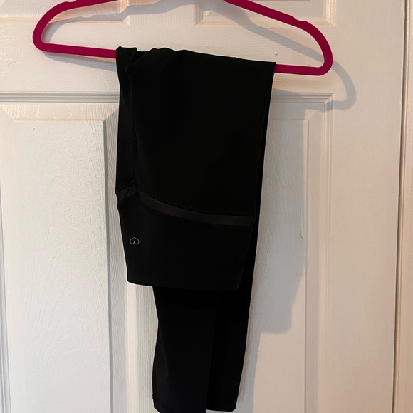 Athleisure Set (M/L) - Picture 7 of 8